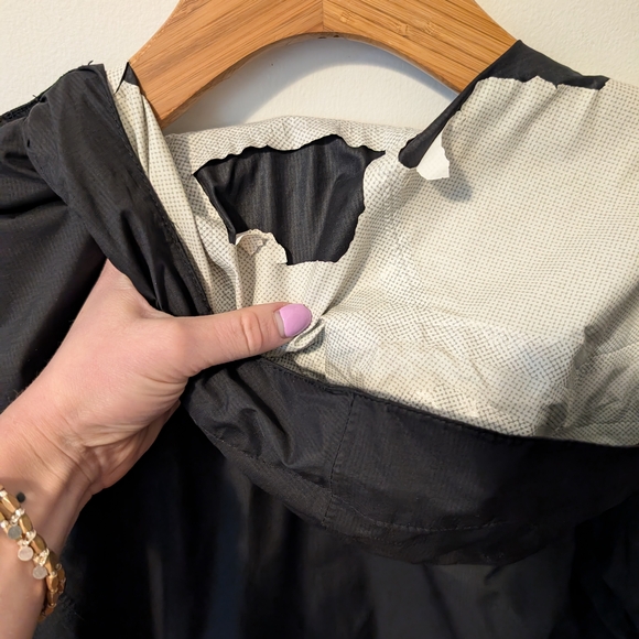The North Face Women's Black Windbreaker, Size Small - Picture 10 of 11